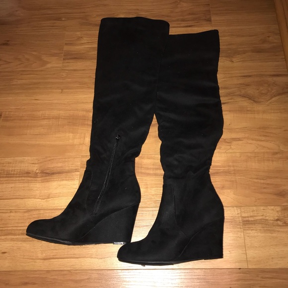 Shoes - SALE 🖤 Wedge Knee-High Boots 👢